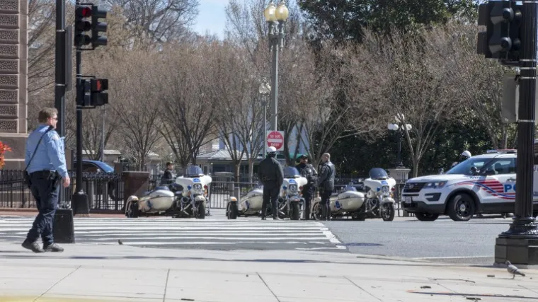 Sakrio je pi&scaron;tolj ispod odjeće i vi&scaron;e puta pucao sebi u glavu