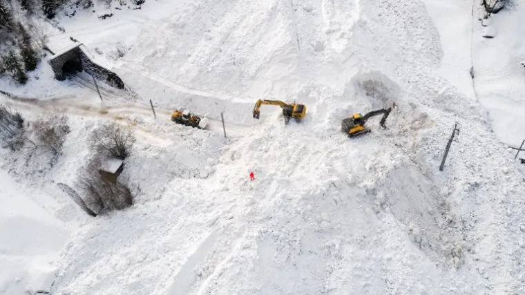 Dvije su osobe poginule a jedna je nestala, potraga je prekinuta zbog lo&scaron;eg vremena