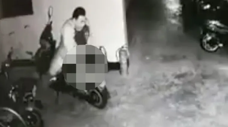 'Da, ima on curu, zove se Sue Zuki'