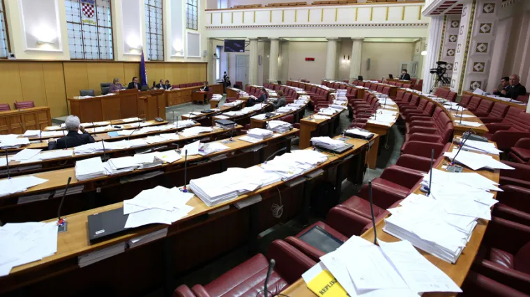 Veljača u Saboru: bez opravdanog razloga izostao 21 zastupnik, evo kolike su kazne