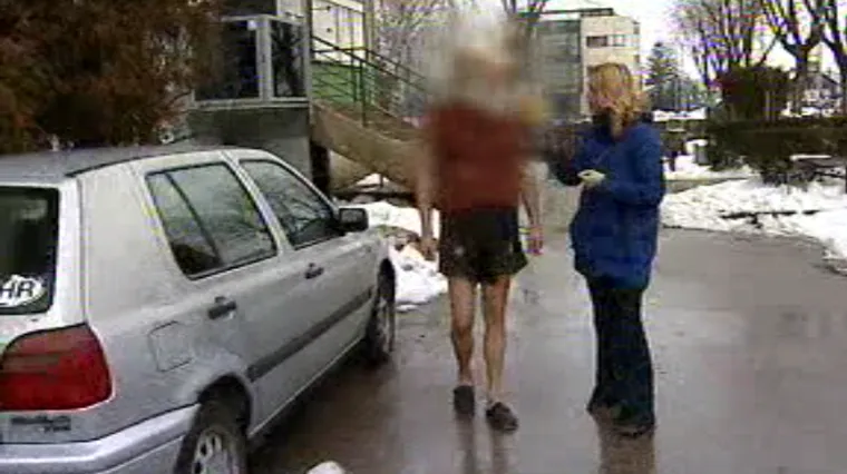 Na polarnim hladnoćama koje vladaju ovih dana, Alen iz Velike Gorice hoda - gol do pasa!