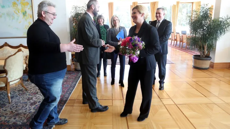 Grabar-Kitarović primila 'Blokirane': 'Svaki dan se u Hrvatskoj pokreće 2000 novih ovrha'