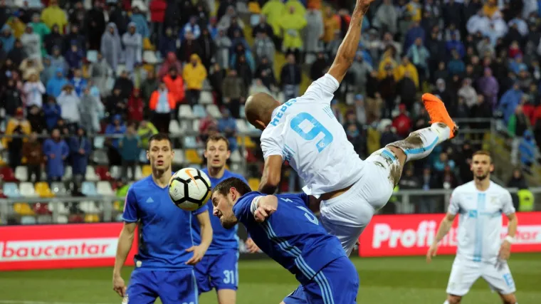 Modri izgubili i drugi veliki derbi: Rijeka deklasirala Dinamo na Rujevici