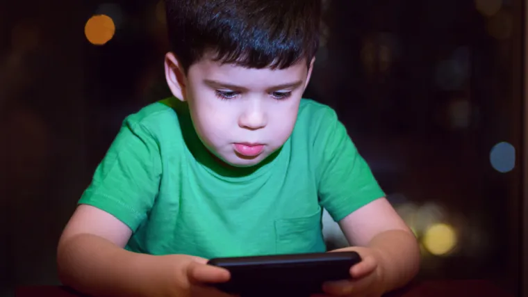 Dječak se igrao s maminim iPhoneom pa ga zaključao na čak 47 godina