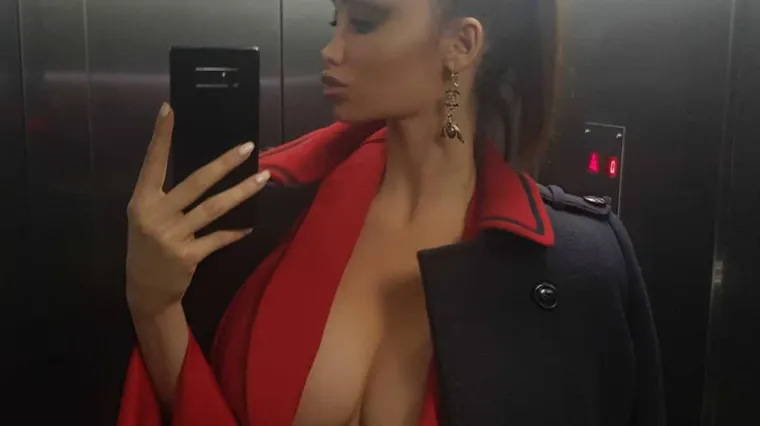 Na grudnjak je već odavno zaboravila