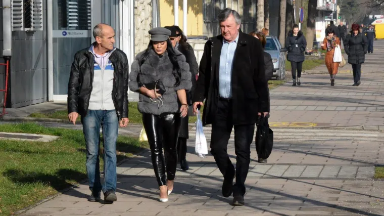 Foto: Fatalna Sa&scaron;ka ucjenjivala je svećenika snimkama seksa, a danas je na suđenje do&scaron;la u lateksu