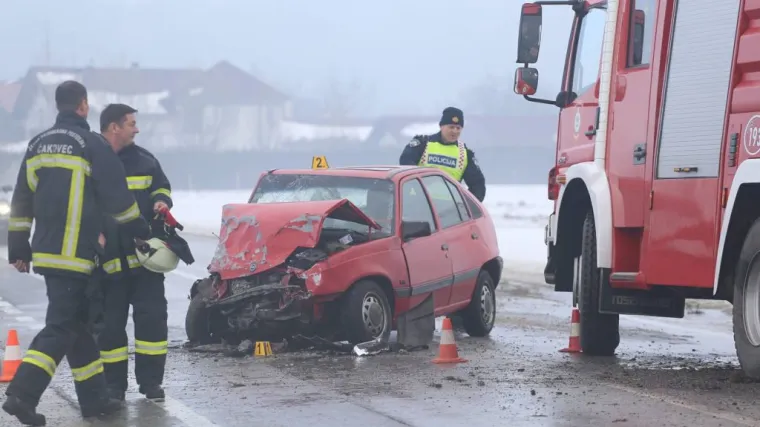 Detalji te&scaron;ke nesreće: poku&scaron;ao izbjeći zaustavljeno vozilo pa pre&scaron;ao u suprotni trak