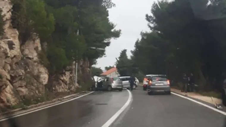 Te&scaron;ka prometna nesreća u blizini Dubrovnika: dvije osobe zavr&scaron;ile u bolnici nakon sudara dva vozila