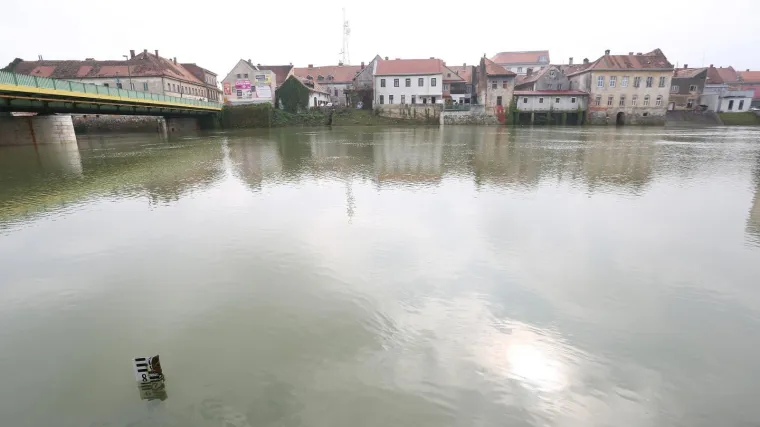 Karlovačke rijeke i dalje rastu: grad se priprema na nezapamćene poplave, ali prognoze nisu dobre