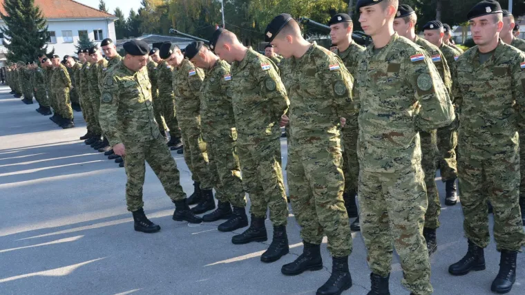 Zbog izuzetno visokog vodostaja pripadnici Oružanih snaga spremni pomoći narodu u obrani od poplava