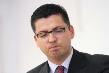 Na temelju te laži svaki je mjesec uredno primao 18.500 kn