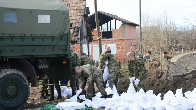 Vodostaj Kupe najviši u posljednje četiri godine: stanovnici ne mogu nahvaliti spasonosne box barijere