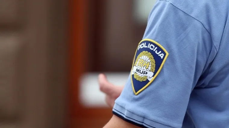 Splitska policajka na udaru &scaron;efova jer je pozivala na opstrukciju predaje malog Cesarea na FB-u