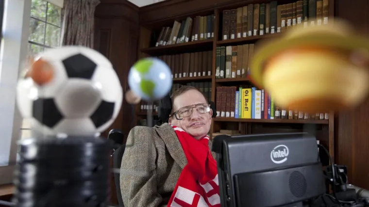 Hawking impresivnim kapacitetima prevladavao ograničenja svoje bolesti, godinama trpio fizičko i verbalno nasilje?