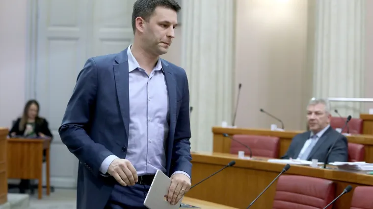 Petrov HDZ-ovcima: 'Hrvatski čovjek ne živi od usta&scaron;a i partizana, od toga živite samo vi'