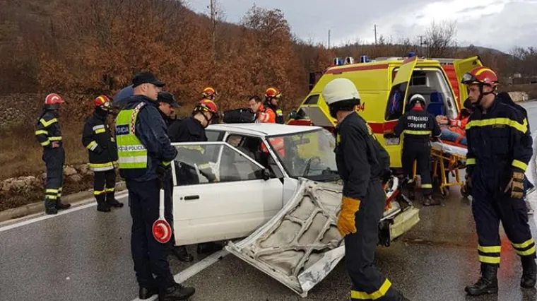 Te&scaron;ka prometna nesreća kod Lovreća: mu&scaron;karac preminuo na putu do bolnice