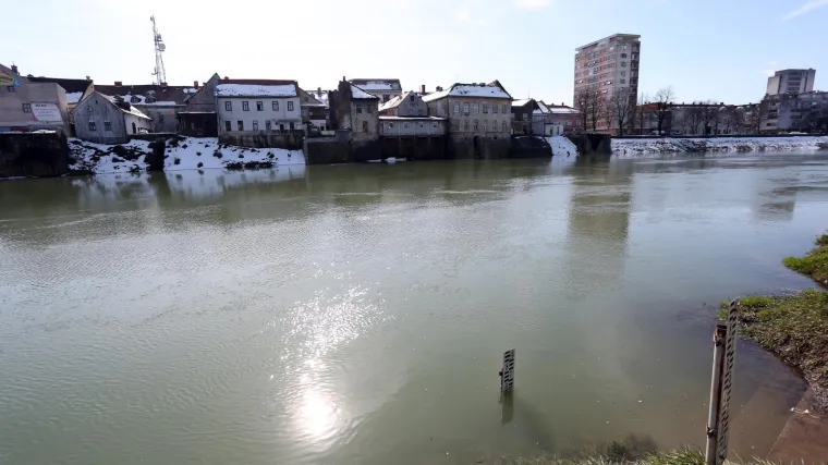 Karlovačke rijeke opadaju, ali sporo: vodostaj Kupe i Korane 20-ak centimetara niži nego na vrhuncu vodnog vala