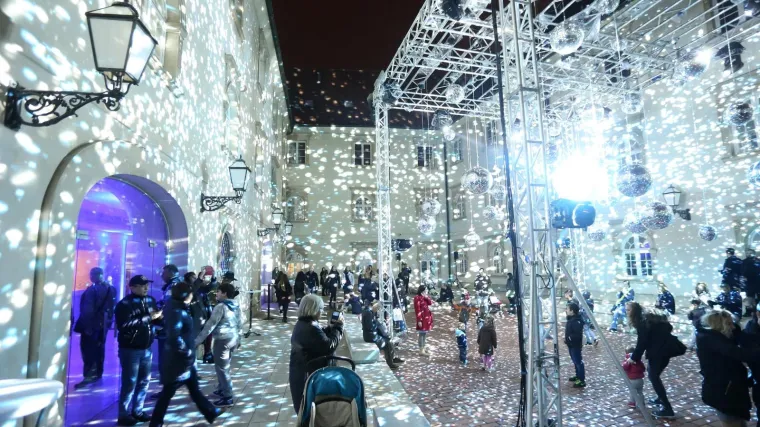 FESTIVAL SVJETLA U ZAGREBU: Pogledajte atraktivne svjetlosne instalacije i projekcije inspirirane proljećem