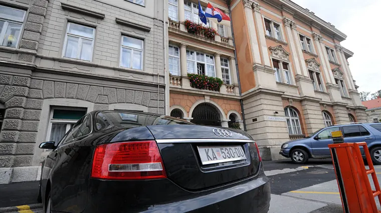 Umjesto župana, u audiju će se ubuduće voziti vruće pizze? Tvrtka iz Karlovca kupila automobil za 47 tisuća kuna