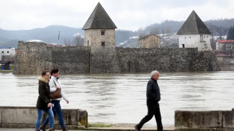 Ravnateljica &scaron;kole u Hrvatskoj Kostajnici: '&Scaron;kola nije evakuirana, već su učenici ranije zavr&scaron;ili s nastavom'