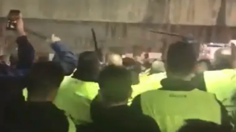 Objavljena snimka na kojoj pendrecima nemilosrdno mlate engleske navijače