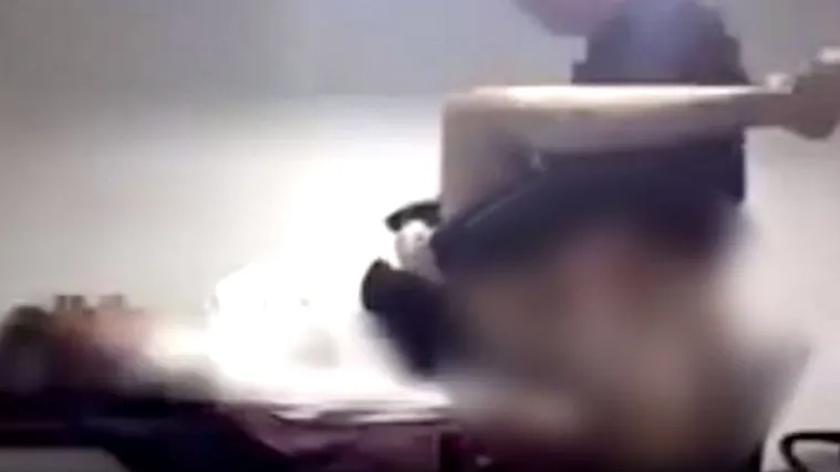 Iskoristio praznu dvoranu, ali je zaboravio ugasiti video poziv