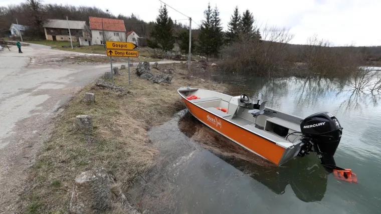 Drama u Lici: ki&scaron;a potopila 20 kuća, ljudi su bez struje, a vodostaj raste 5 cm po satu