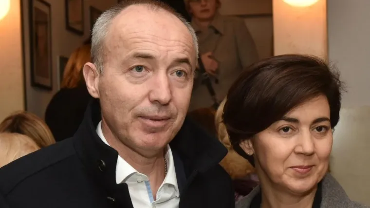 Fotoreporteri uhvatili na&scaron;eg ministra obrane u romantičnom izlasku