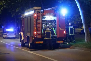 Vatrogasci spašavali dvoje ljudi iz zapaljene kuće