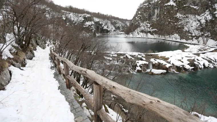 Turistkinja iz Južne Koreje poginula na Plitvičkim jezerima: navodno je pala snimajući selfie