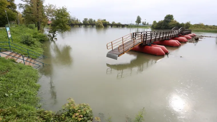 Maturant izvukao trogodišnjaka iz rijeke: 'Dječaka su kovitlali valovi, bacio sam ruksak i krenuo po njega'