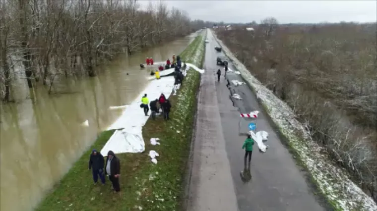 Vodeni val na Savi u Brodsko-posavskoj županiji očekuju u četvrtak, ronioci spriječili uru&scaron;avanje nasipa na Uni