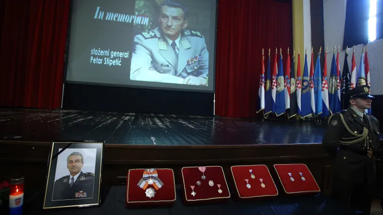 'Bio je stvarni autoritet, vojnik i zapovjednik, ljudska i moralna vertikala': vojarna u Karlovcu nosit će ime generala Stipetića