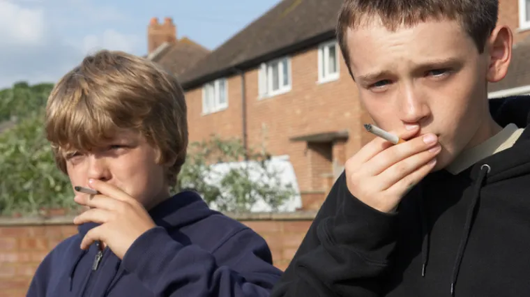 Kupovali cigarete, pili alkohol, strancima ulazili u automobil i kuću...