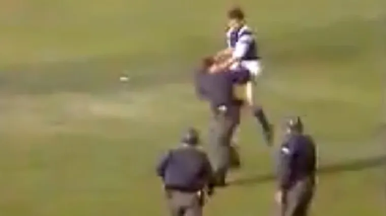 'Prodajem stolicu s maksimirskog loma 1990.'