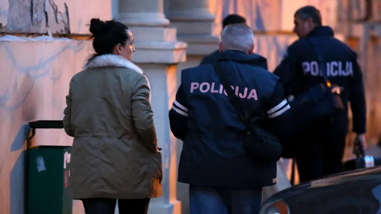 Nožem ubio umirovljenika i ranio njegovu kćer, evo koga policija traži