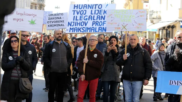 'Osudite i mene': Riječani na Korzu prosvjedovali protiv kazne zatvora Huanitu Luksetiću