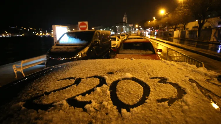 Snijeg zabijelio i Split! Potpuni prometni kolaps: Dalmacija odsječena od ostatka Hrvatske