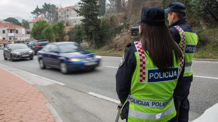 Policija upozorava vozače na nove propise koji već od sutra vrijede u prometu