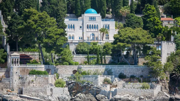 Milijarderu iz Hrvatske popio pet butelja vina pa zavr&scaron;io na sudu: ako mu ne plati 2560 kuna ide u zatvor