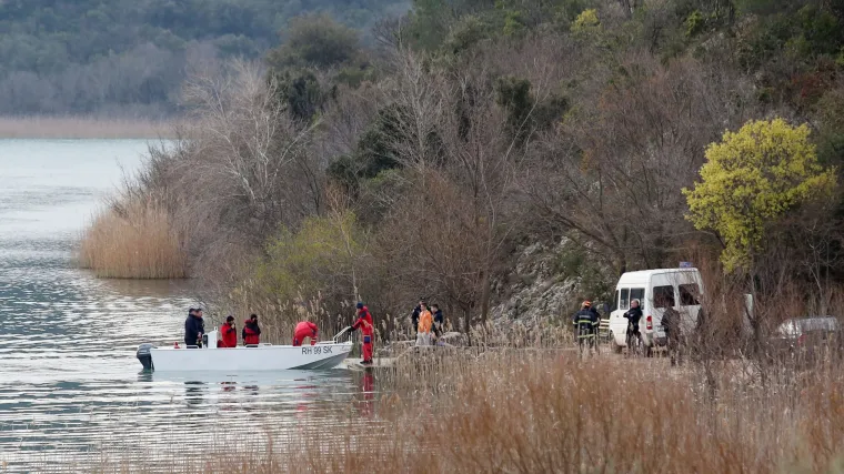 Nastavlja se potraga za mladićem koji je pao s čamca: uključena vojska i poseban brod sa sonarom