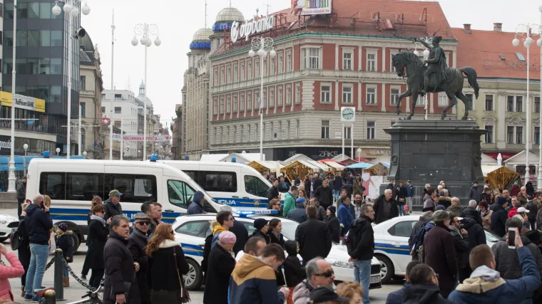 Navijači Budućnosti o incidentu na Trgu: 'Samo smo adekvatno odgovorili na ono &scaron;to nas je dočekalo, mi smo za vas Europa!'