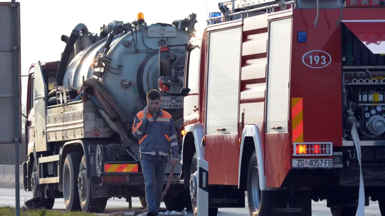 Ekološki incident u Slavonskom Brodu: iz naftovoda cure derivati, građani uznemireni