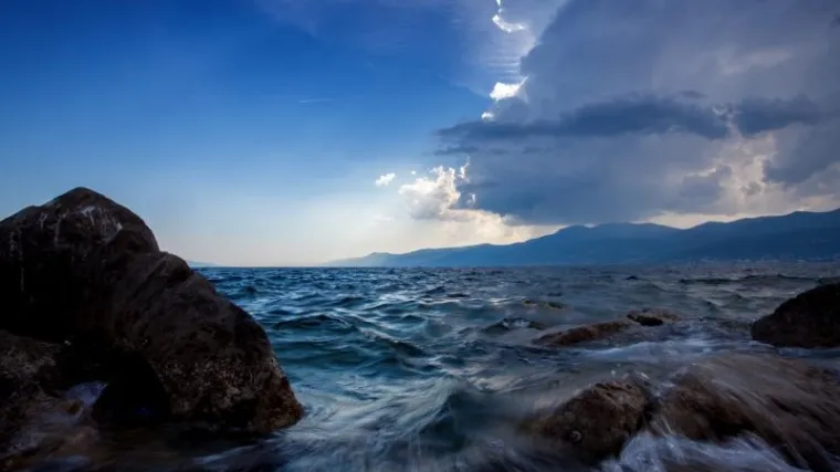 Neodržavana betonska platforma kod Poljuda pukla ispod 2-godi&scaron;njaka i povukla ga u more