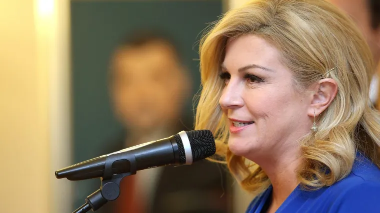 'Nafljaskam ujutro malo tekućeg pudera i onda to drži cijeli dan'