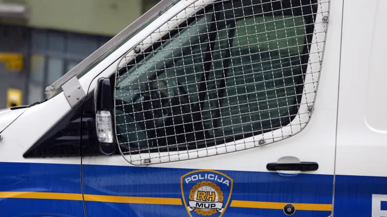 U kombiju prevozio namje&scaron;taj i 16 ilegalnih migranata: Rumunju određen istražni zatvor