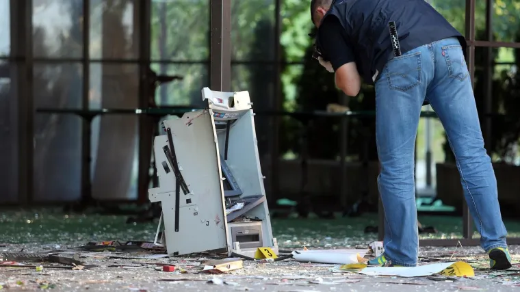 ULA EKSPLOZIJA! U zrak dignuli bankomat, očevid u tijeku