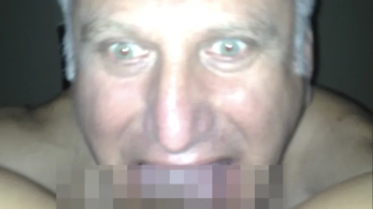 Svaki put kad ga uhvate s prstima (ili jezikom) u pekmezu, izmisli istu nepametnu stvar