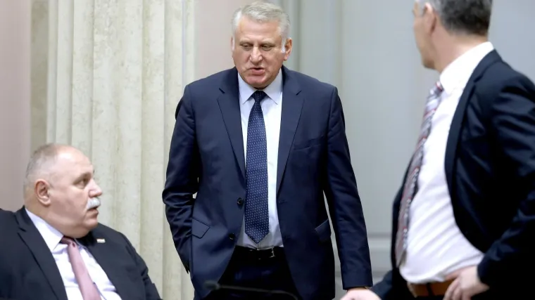 Kune se u obitelj, vjeru i tradiciju, a ljubavnici godinama šalje obnažene selfije