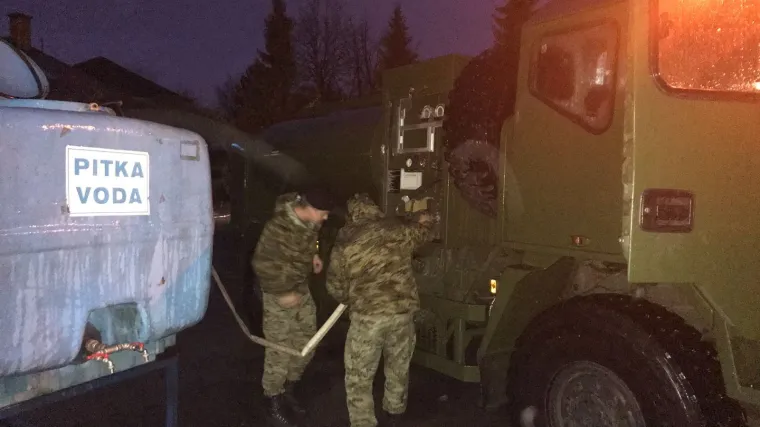 Pripadnici Hrvatske vojske dostavili pitku vodu u slavonskobrodsku bolnicu i Dom za starije i nemoćne